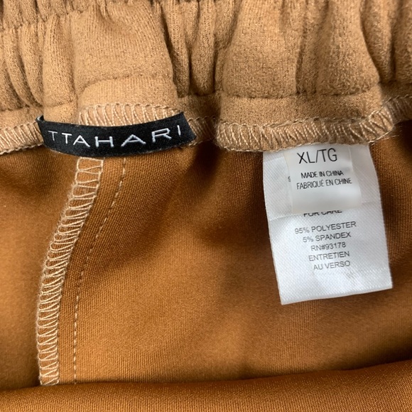 T TAHARI Faux Suede Mini Skirt In Caramel XL - Picture 7 of 9